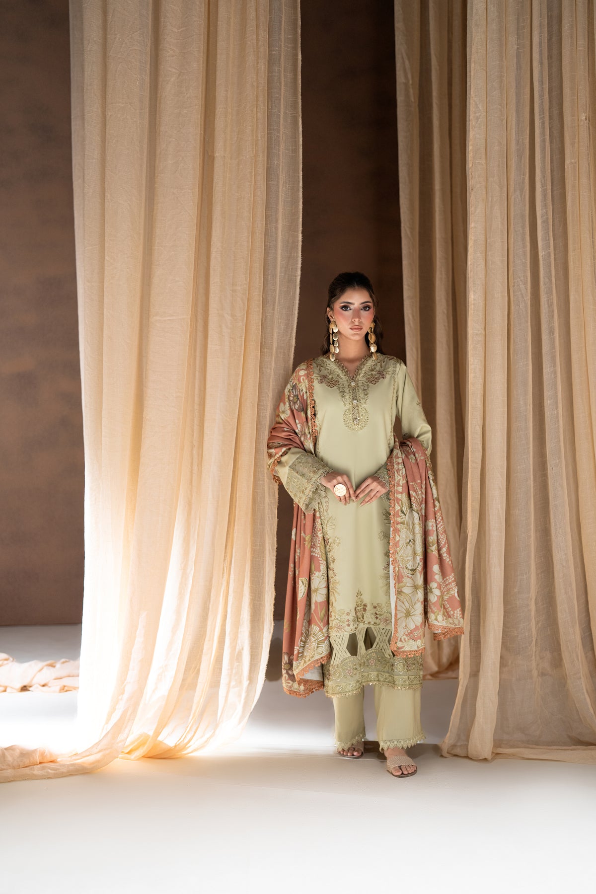 Aaina CRA-04-A
