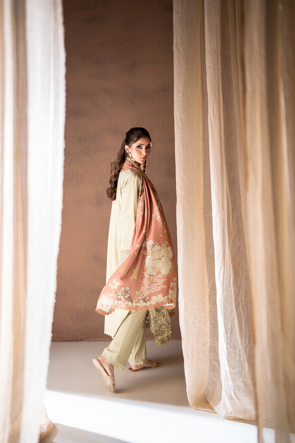 Aaina CRA-04-A